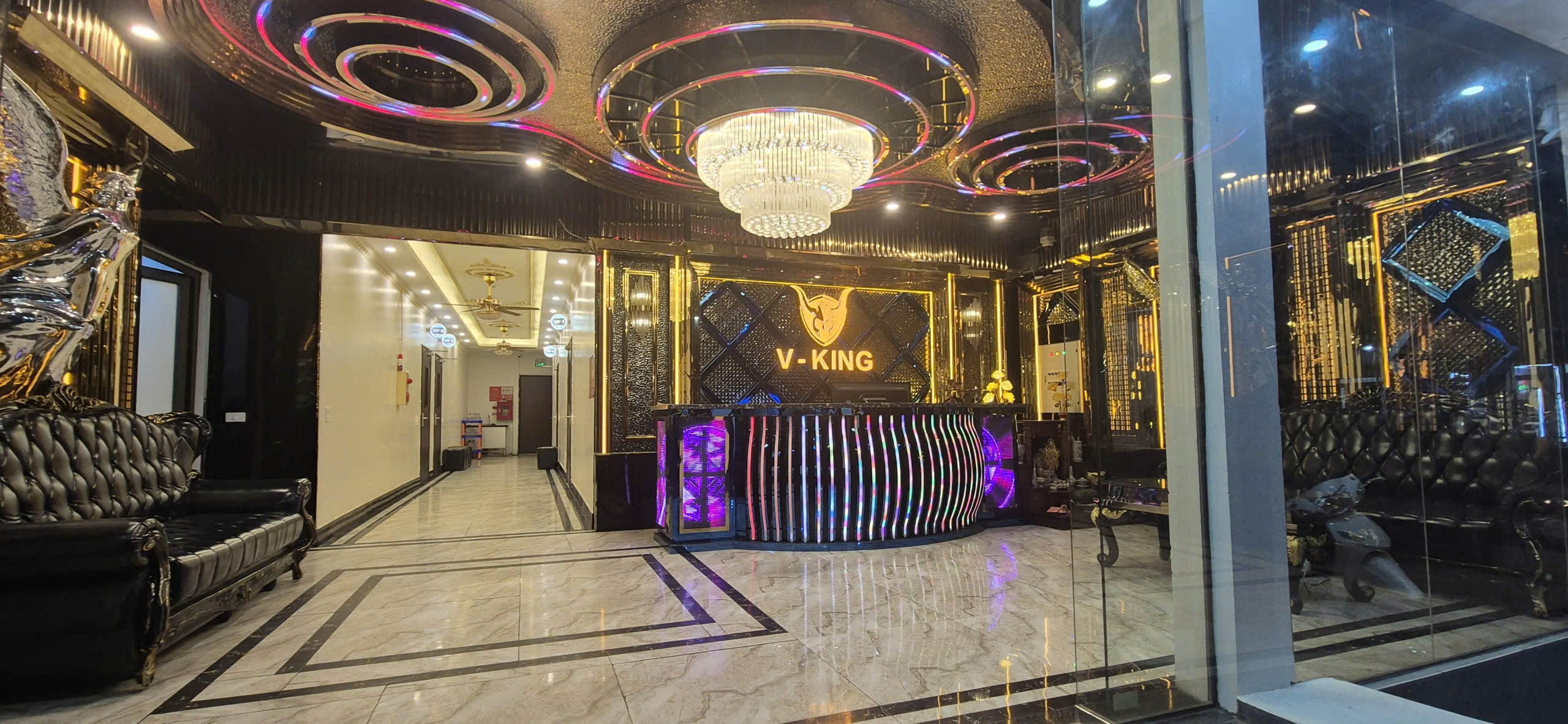 Có 2 PA cho khách mua:  1: thanh toán 1 năm giá 100tr/1th cọc 6 tháng 2: thanh toán 3 tháng cọc 1 đc giá 150tr/1tháng